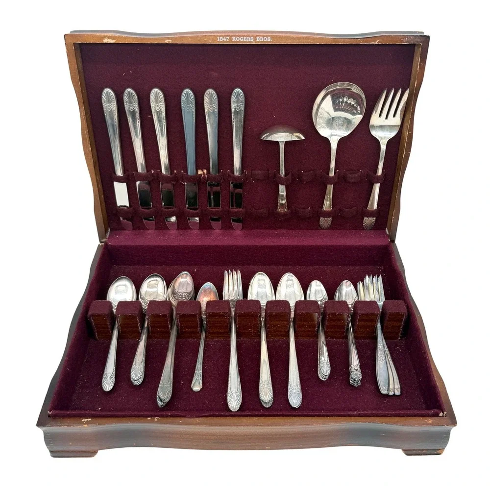 1847 Rogers Bros Adoration Silver Plate Flatware Set 50 Piece with Wood Case